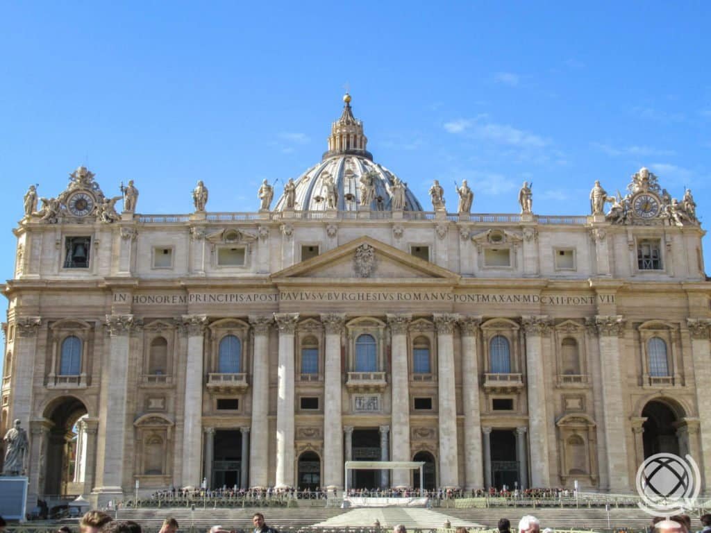 Entrada da Basílica de São Pedro no Vaticano
