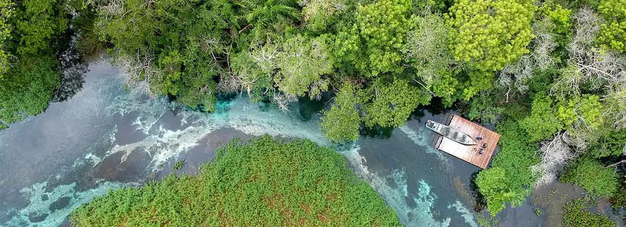 Rio Sucuri em Bonito MS, visto do alto, de drone. Agua mais transparente do mundo.