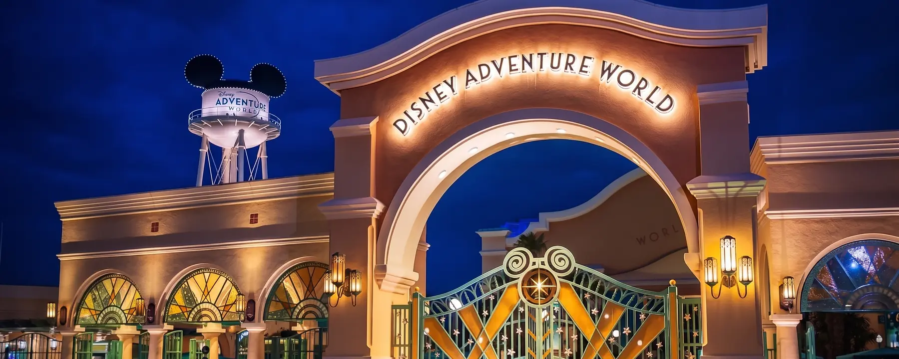Entrada principal do Disney Adventure World (antigo Walt Disney Studios), na Disney Paris